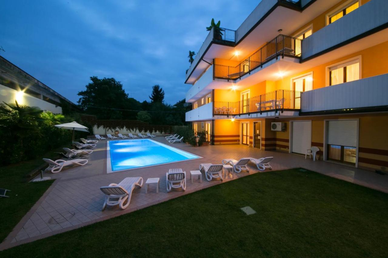 Ferretti Residence Garda Palace Пескьера-дель-Гарда Экстерьер фото