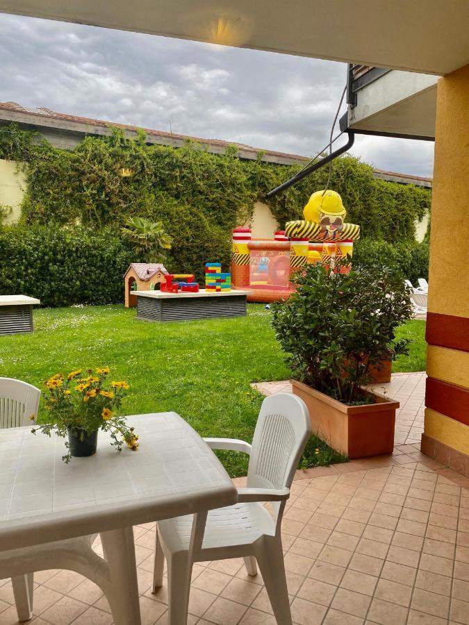 Ferretti Residence Garda Palace Пескьера-дель-Гарда Экстерьер фото