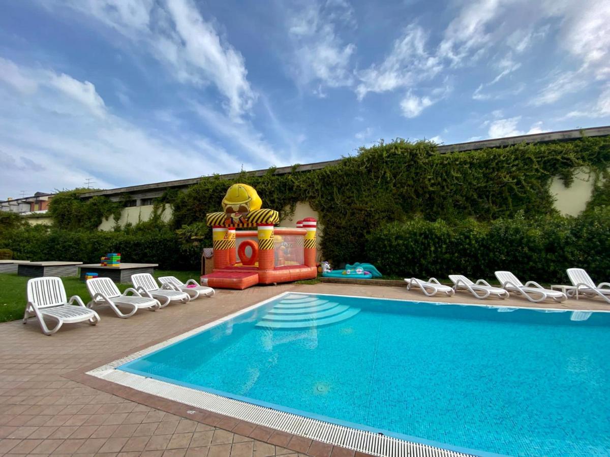 Ferretti Residence Garda Palace Пескьера-дель-Гарда Экстерьер фото