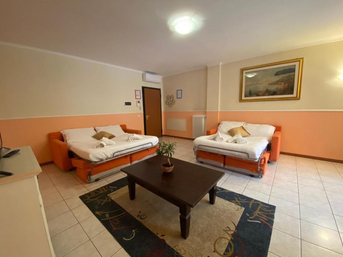 Ferretti Residence Garda Palace Пескьера-дель-Гарда Экстерьер фото