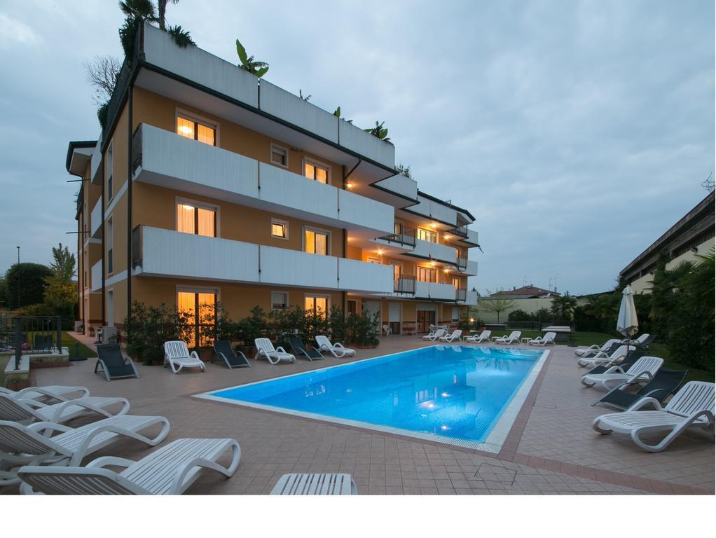 Ferretti Residence Garda Palace Пескьера-дель-Гарда Экстерьер фото