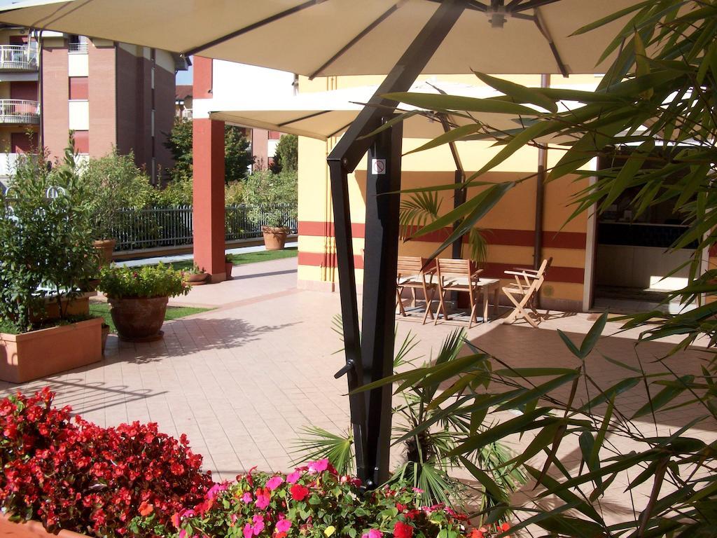 Ferretti Residence Garda Palace Пескьера-дель-Гарда Экстерьер фото