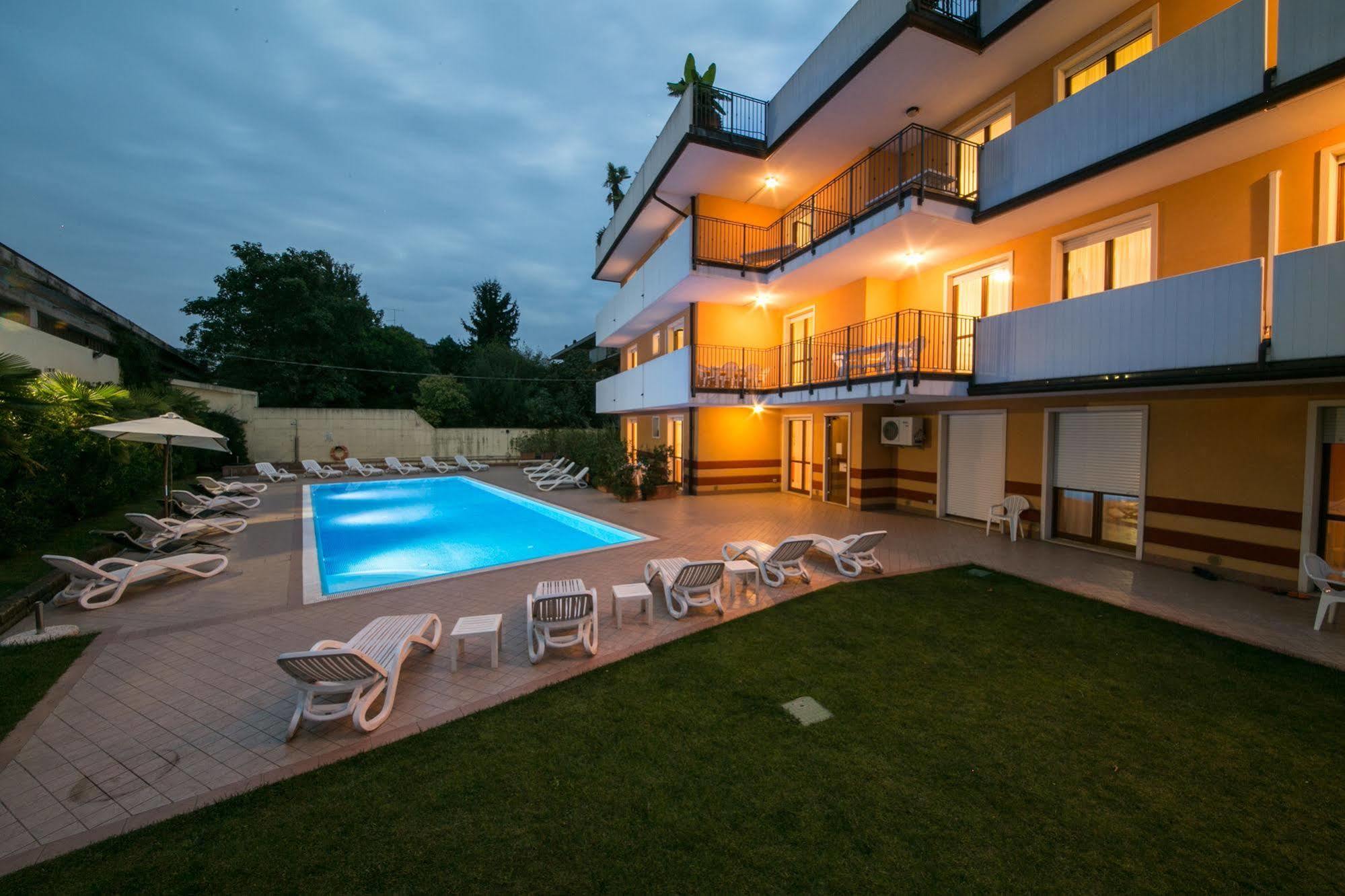 Ferretti Residence Garda Palace Пескьера-дель-Гарда Экстерьер фото