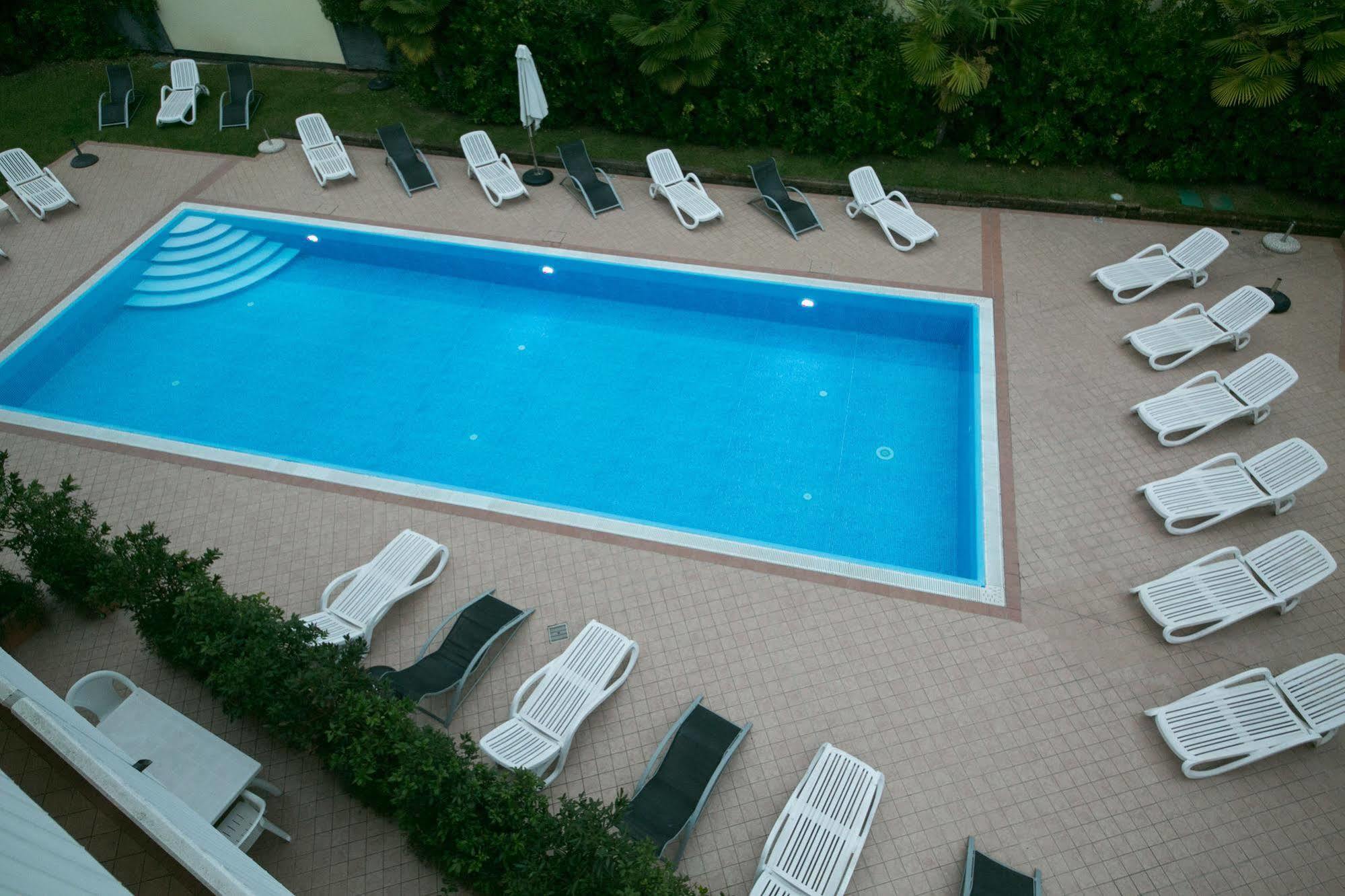 Ferretti Residence Garda Palace Пескьера-дель-Гарда Экстерьер фото